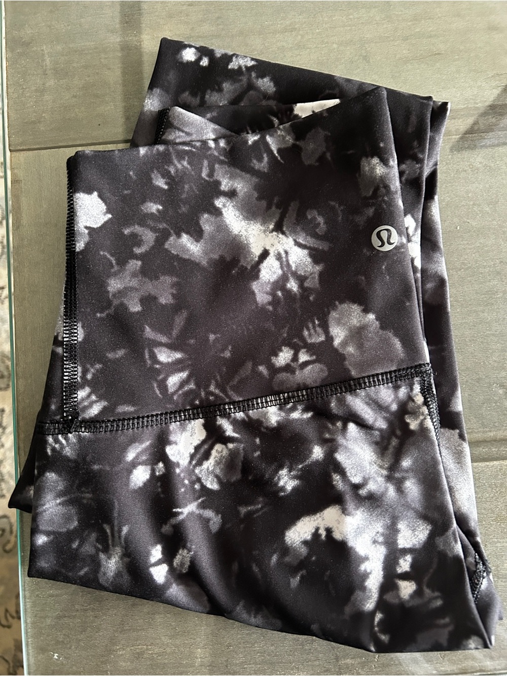 lululemon women’s  Black & White Marble Tie-Dye Leggings